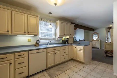 61 E Country Club Road Dover VT 05356-0527