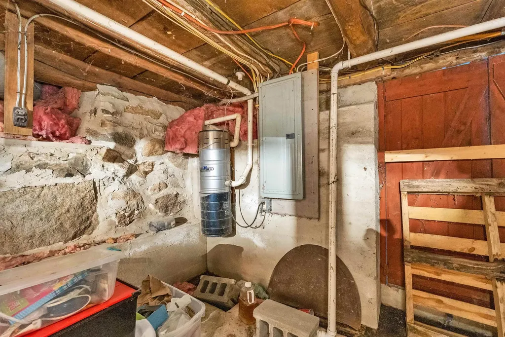 107 Governor Wentworth Highway Moultonborough NH 03254