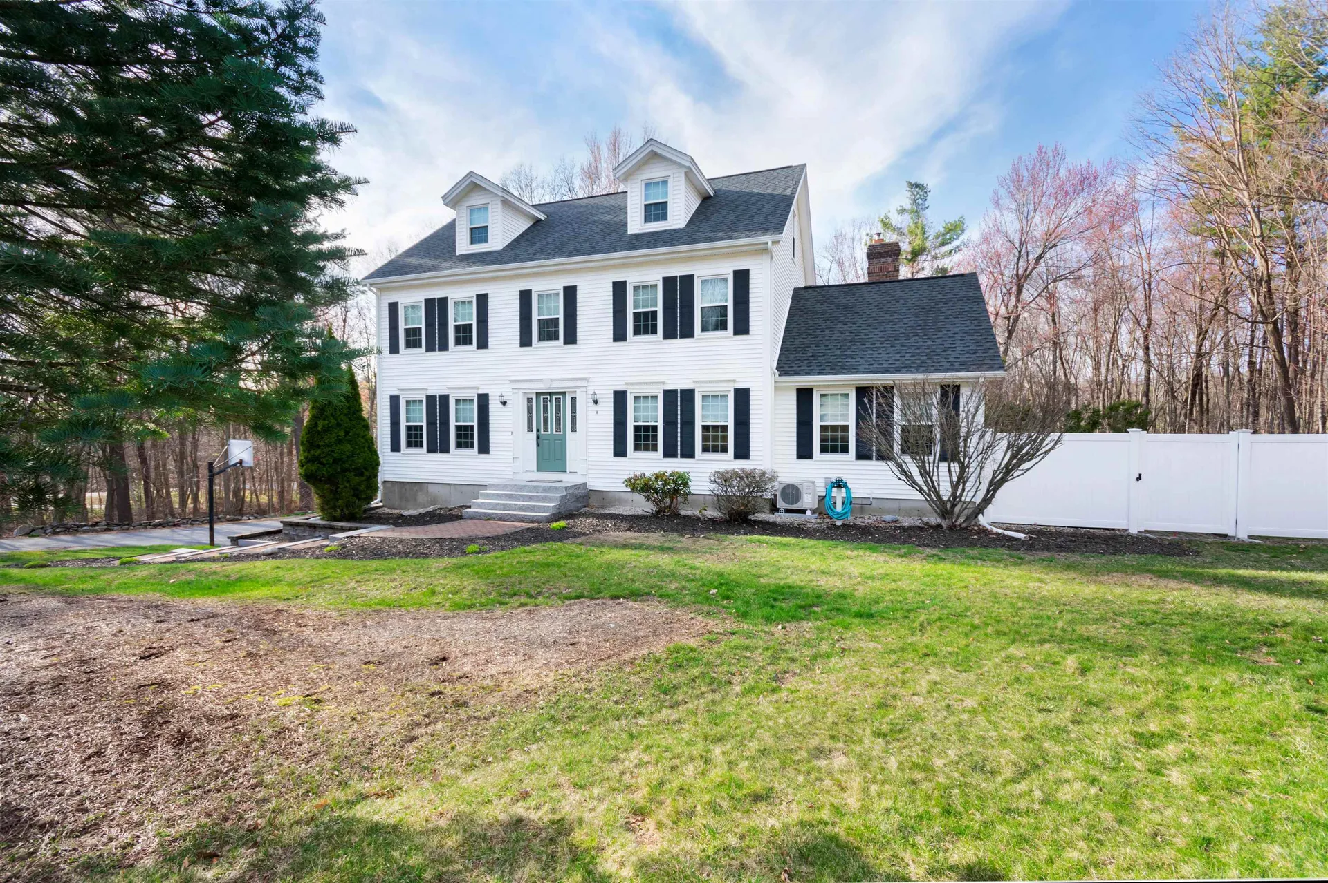 4 Faye Lane Londonderry NH 03053