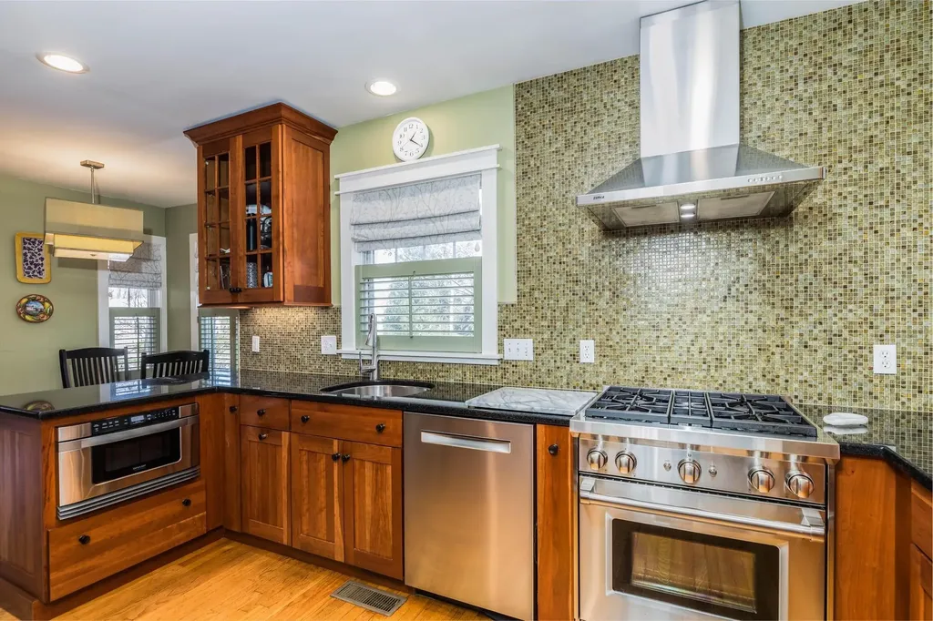 238 Willard Avenue Portsmouth NH 03801