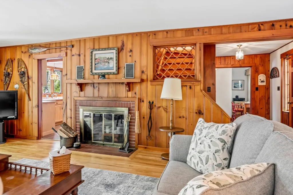 475 Bunker Road New London NH 03257