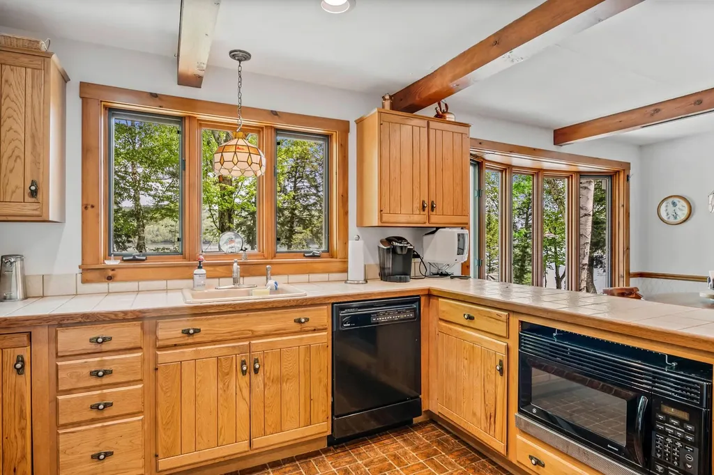 475 Bunker Road New London NH 03257