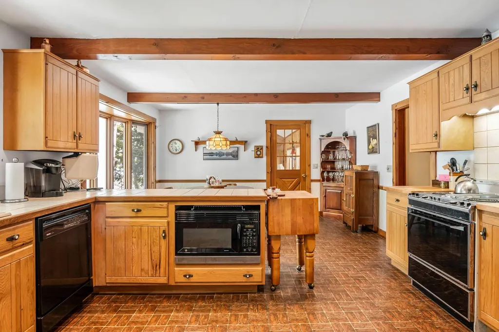 475 Bunker Road New London NH 03257