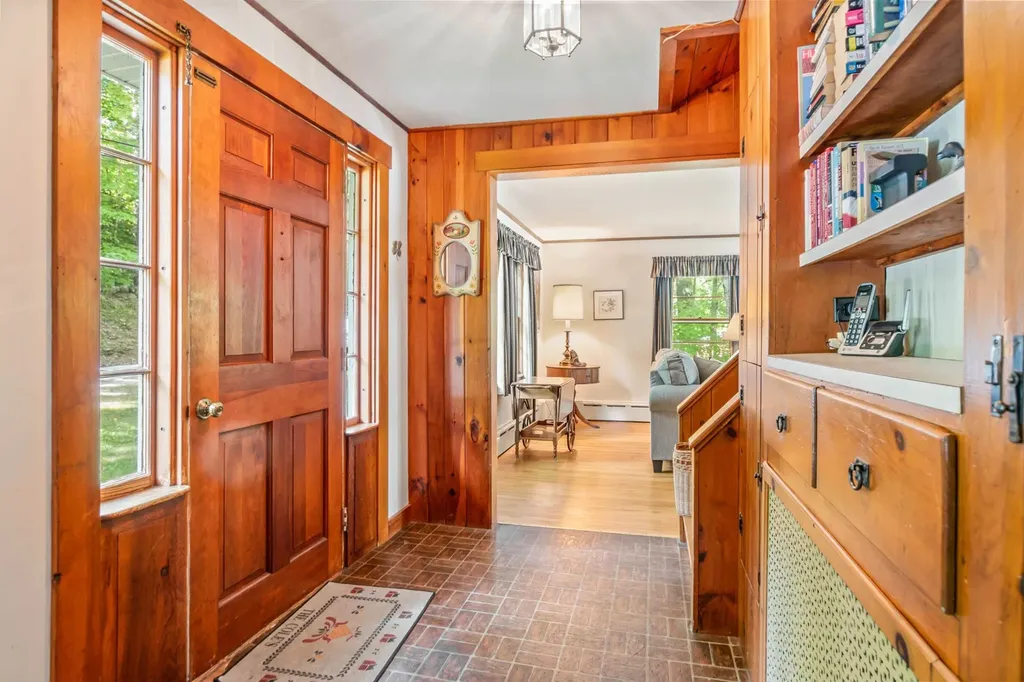 475 Bunker Road New London NH 03257