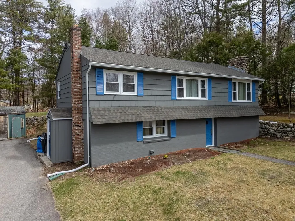 2 Gregoire Street Derry NH 03038