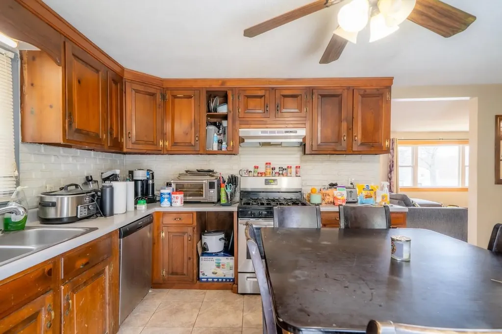 2 Gregoire Street Derry NH 03038