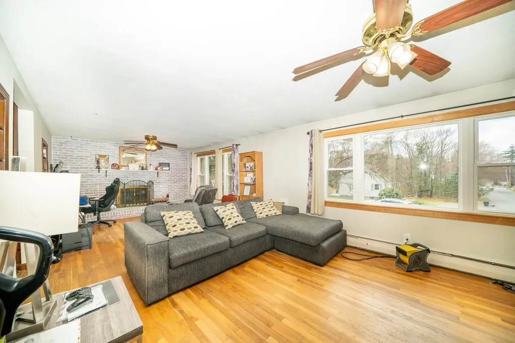 2 Gregoire Street Derry NH 03038