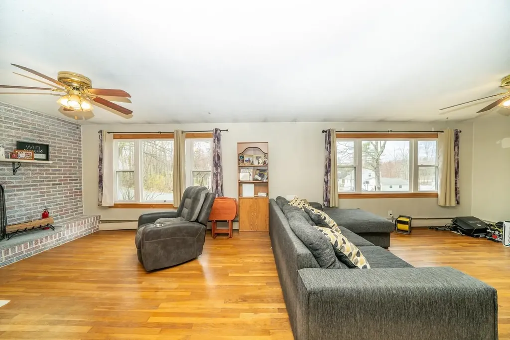 2 Gregoire Street Derry NH 03038