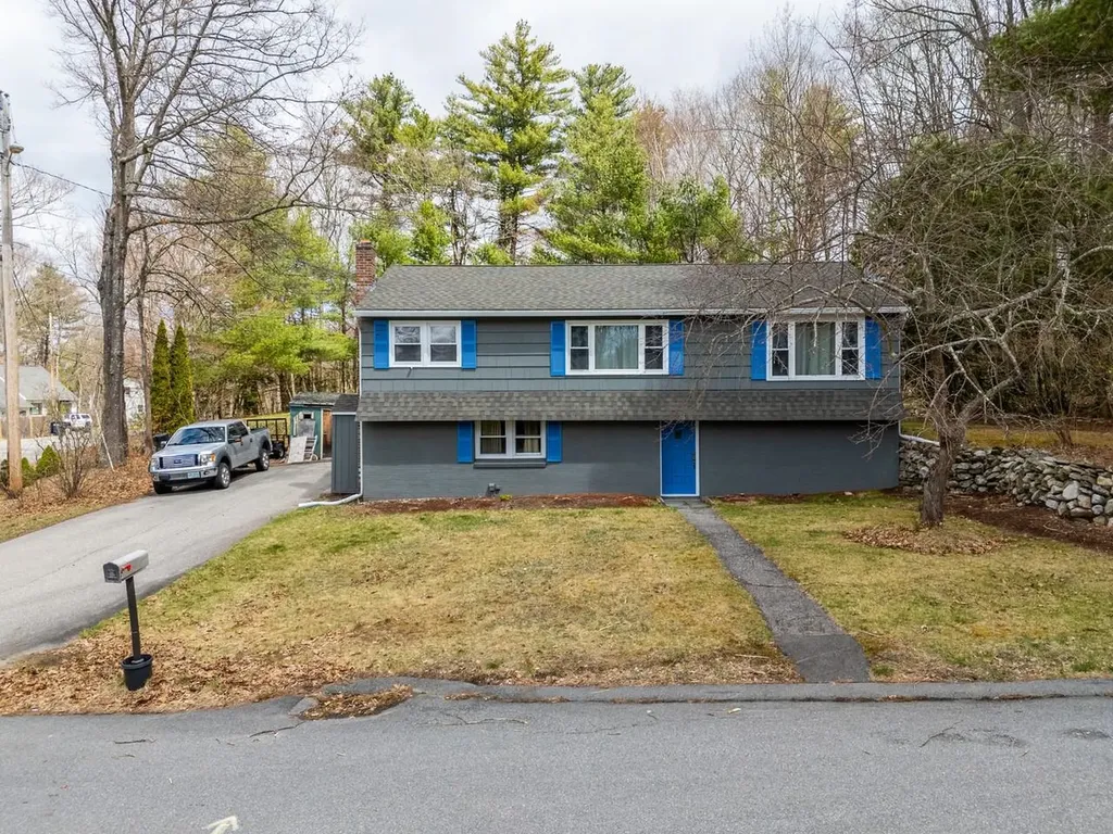 2 Gregoire Street Derry NH 03038