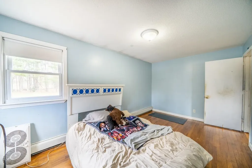 2 Gregoire Street Derry NH 03038