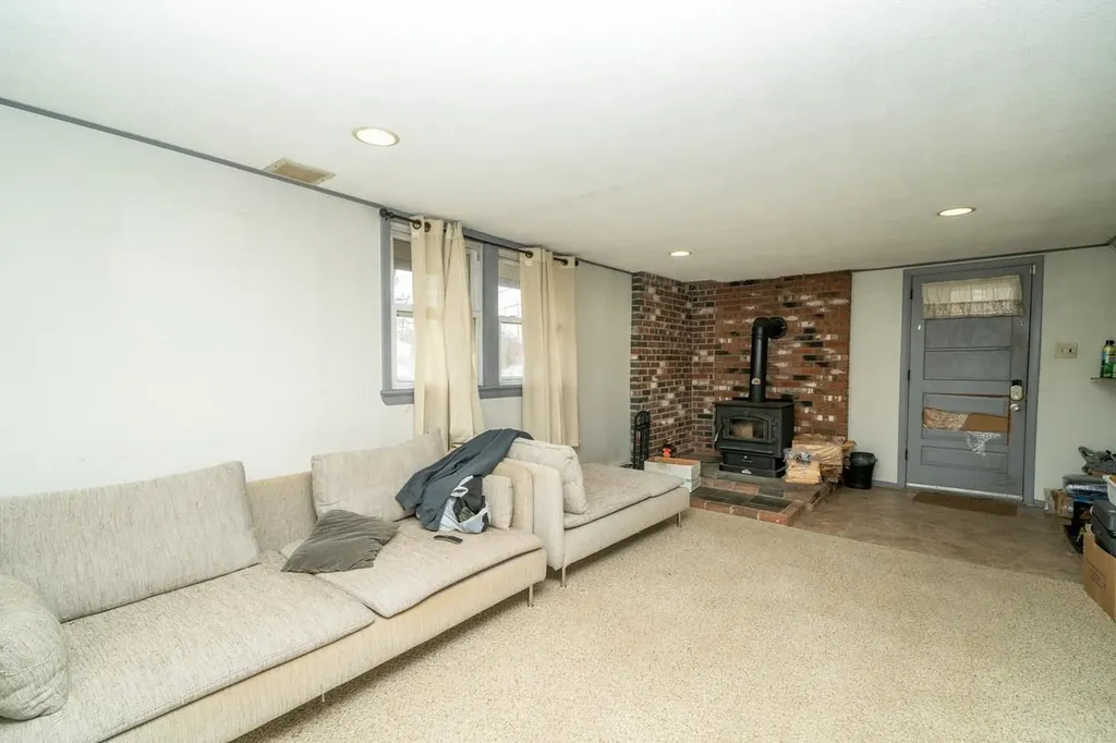 2 Gregoire Street Derry NH 03038