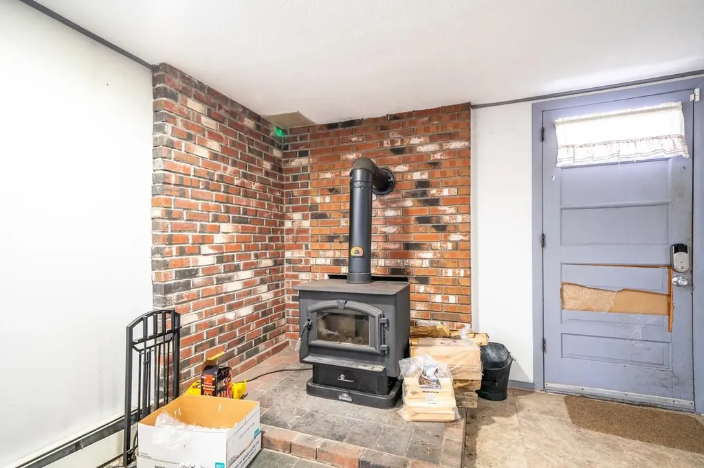 2 Gregoire Street Derry NH 03038