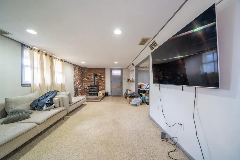 2 Gregoire Street Derry NH 03038