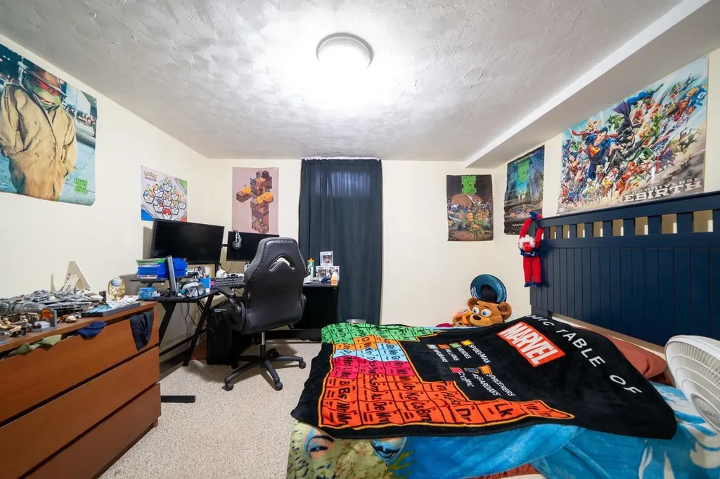 2 Gregoire Street Derry NH 03038