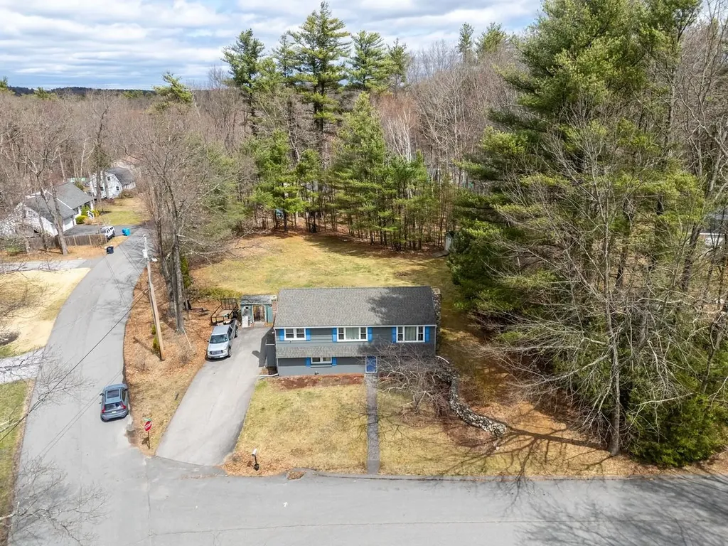 2 Gregoire Street Derry NH 03038