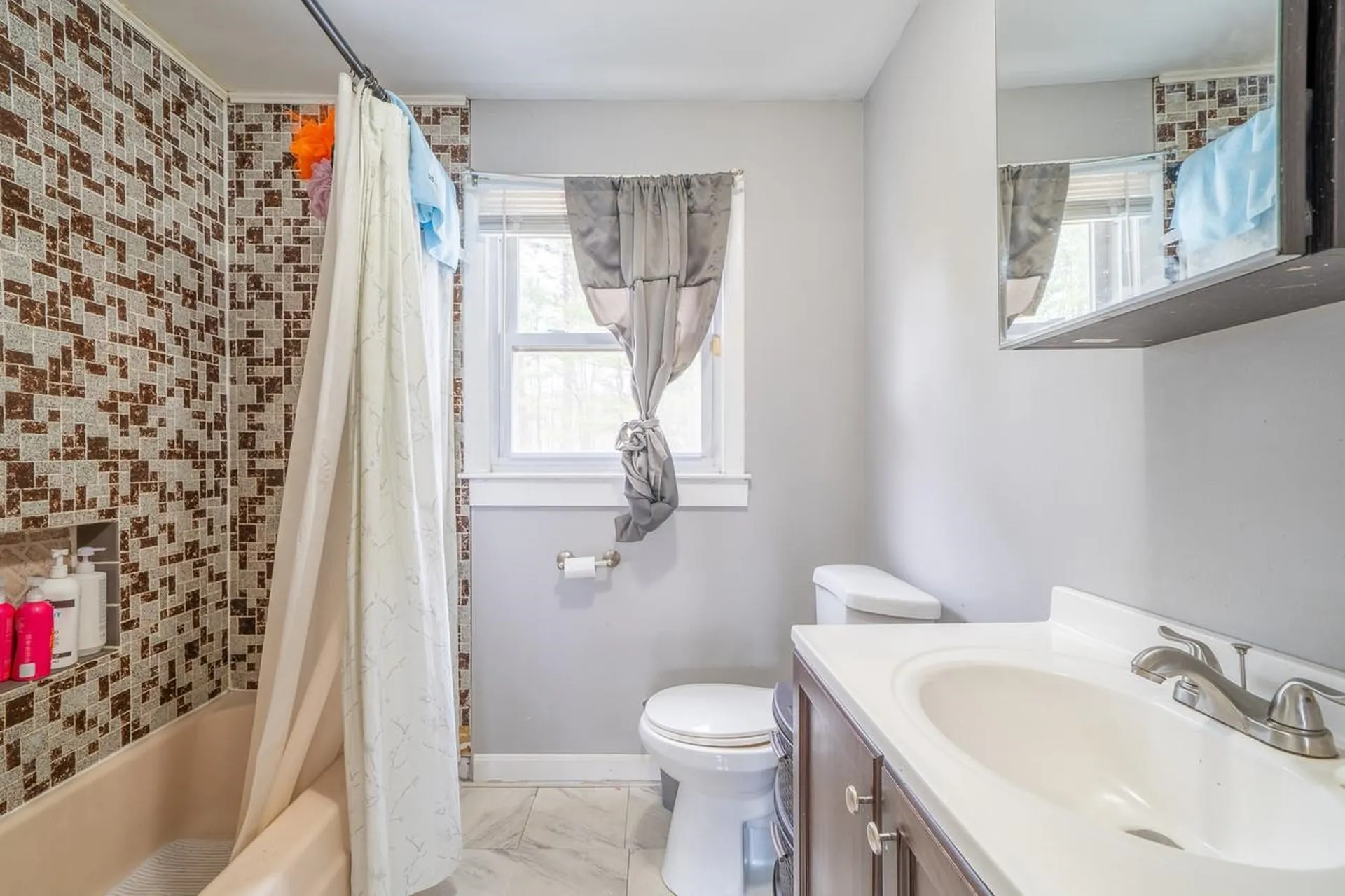 2 Gregoire Street Derry NH 03038