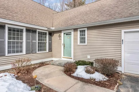 2-2 Risloves Way Fremont NH 03044