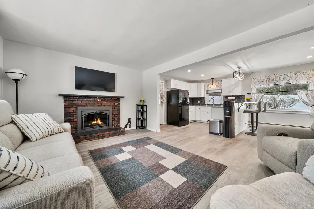 25 Caron Road Bedford NH 03110