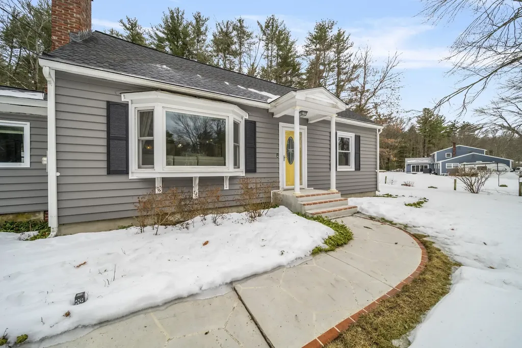 25 Caron Road Bedford NH 03110