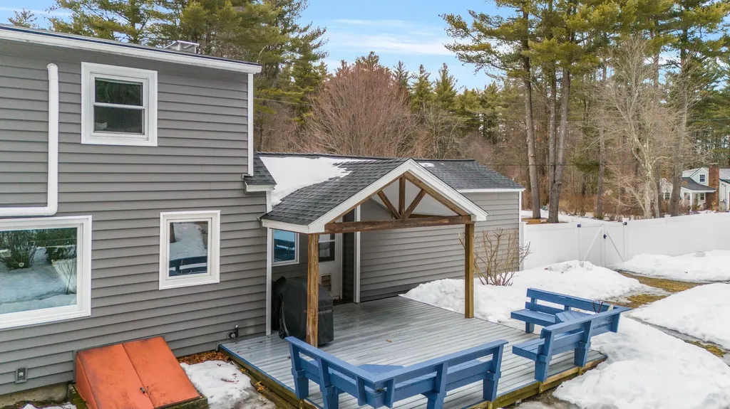 25 Caron Road Bedford NH 03110