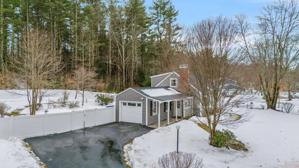 25 Caron Road Bedford NH 03110