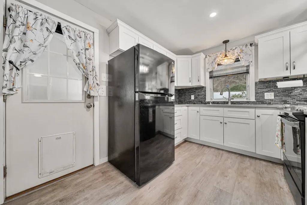 25 Caron Road Bedford NH 03110