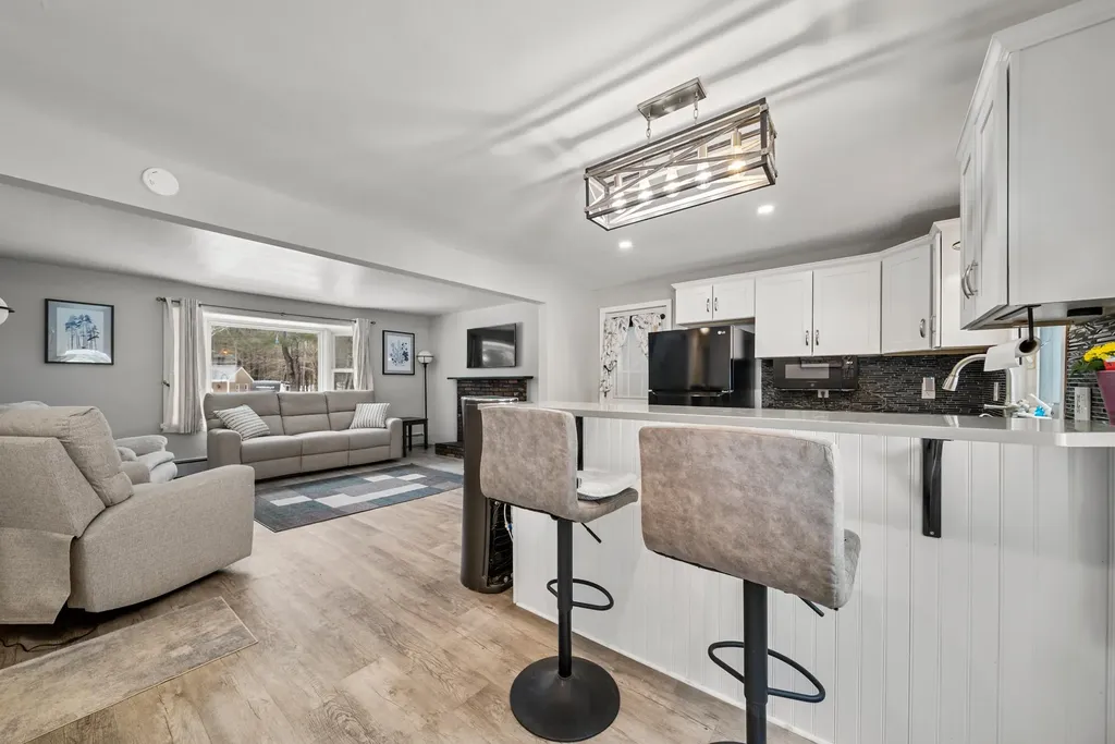 25 Caron Road Bedford NH 03110