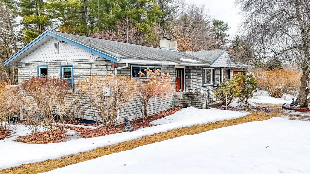 12 Bradford Street Derry NH 03038