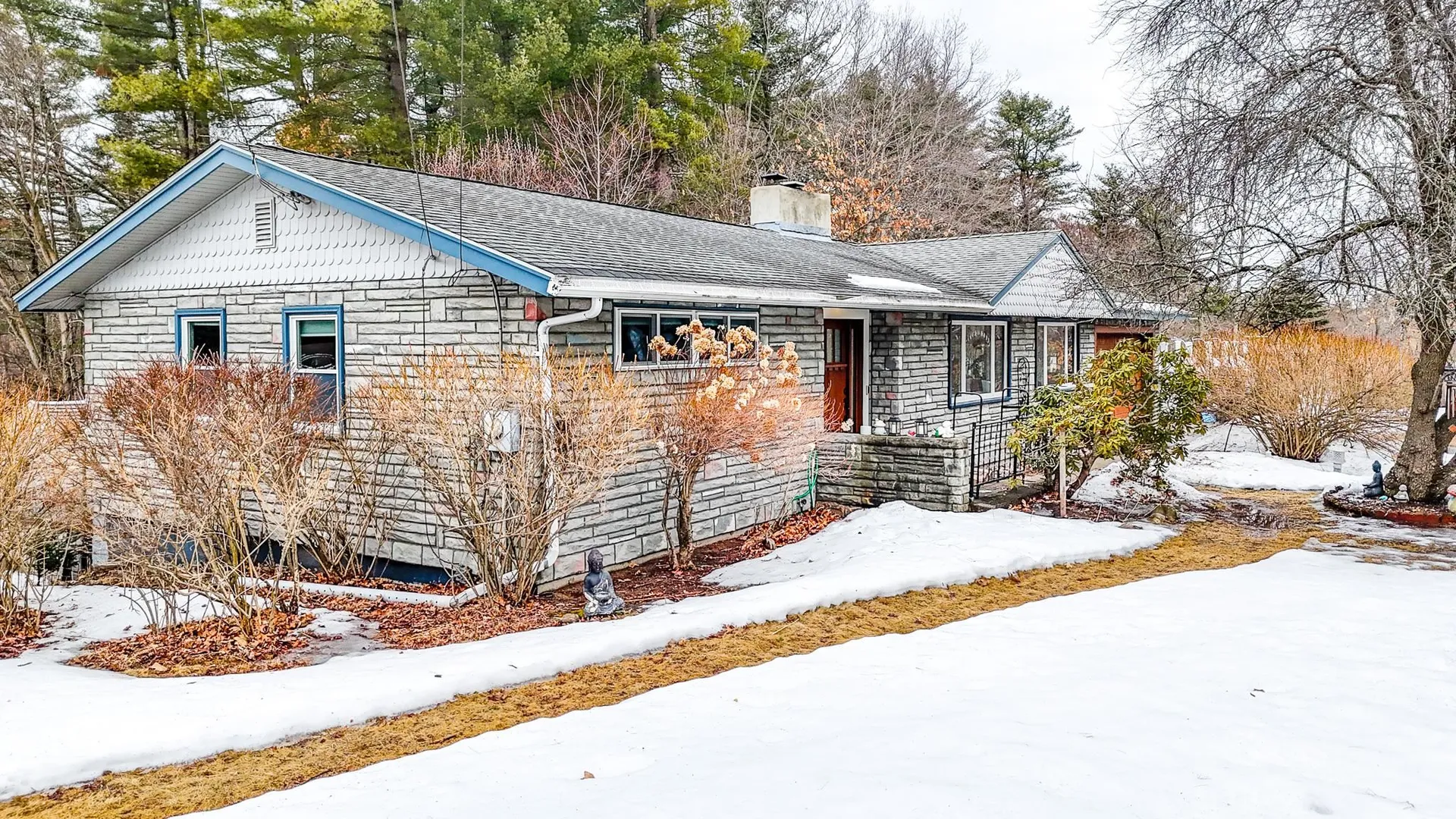 12 Bradford Street Derry NH 03038