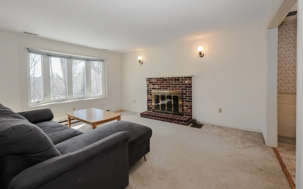 61 Paige Hill Road Goffstown NH 03045