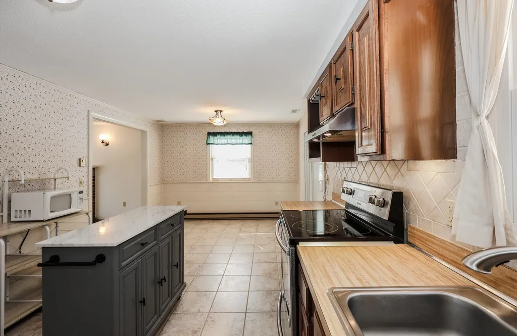 61 Paige Hill Road Goffstown NH 03045