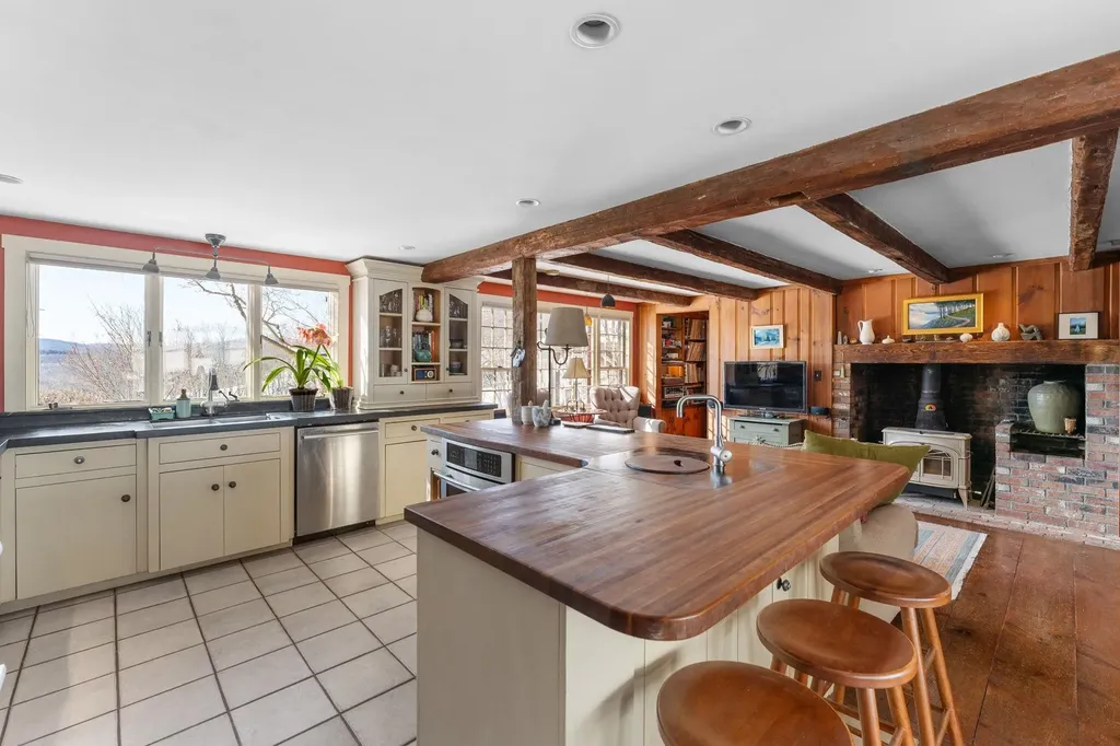 22 Orchard Hill Road Pomfret VT 05091