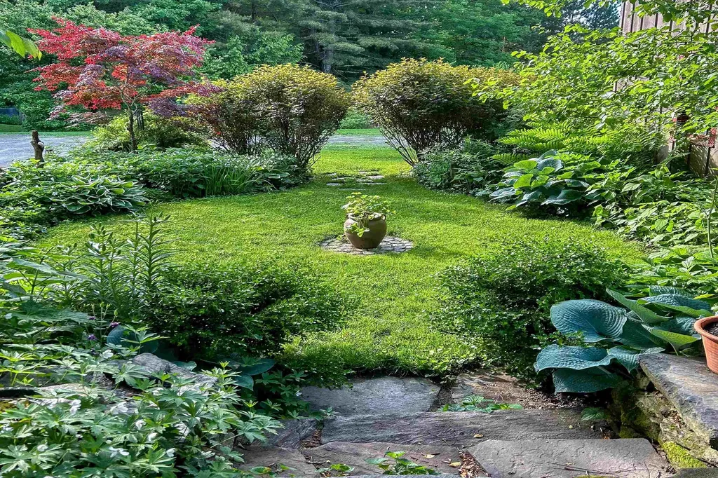 22 Orchard Hill Road Pomfret VT 05091