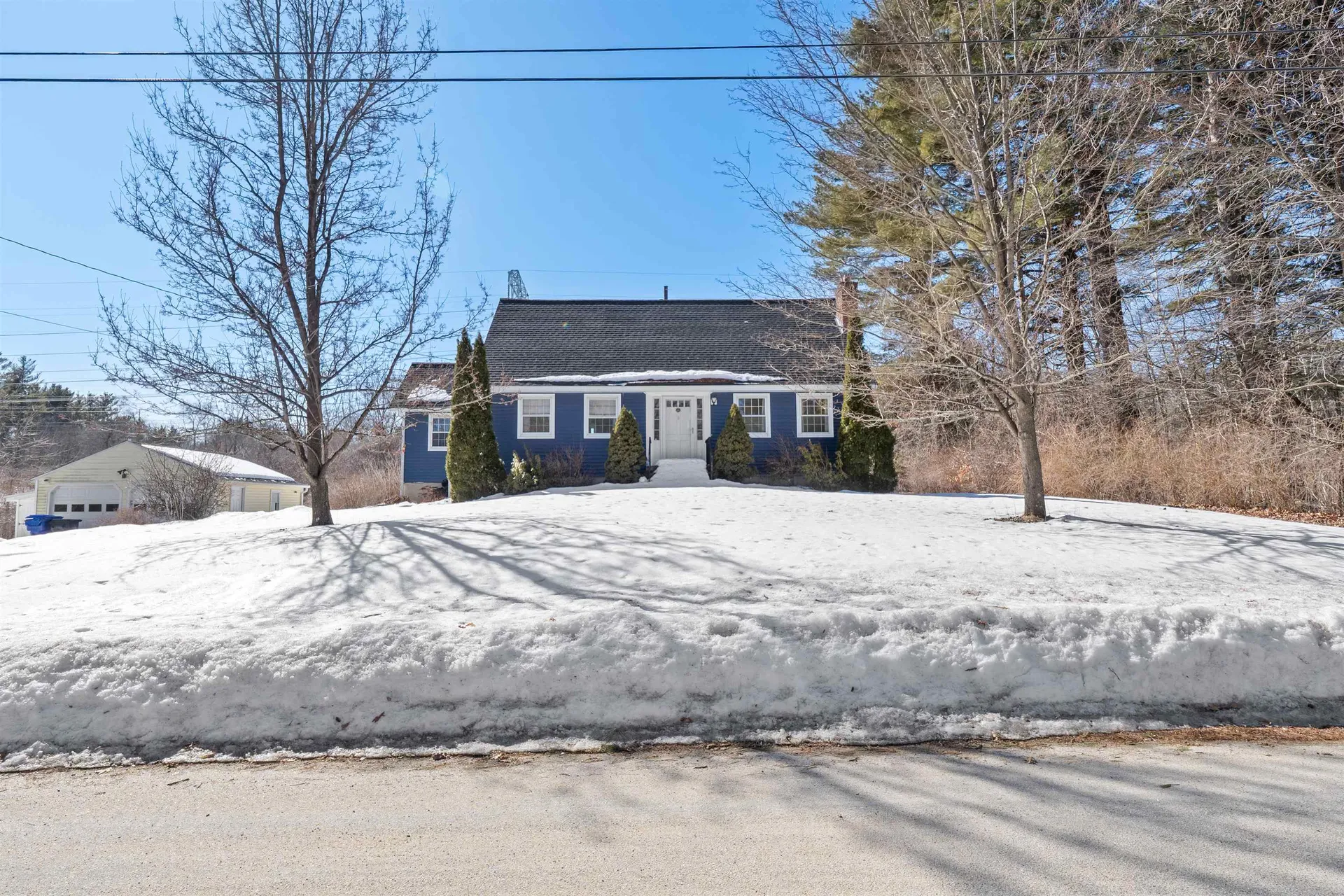 8 Hopkins Drive Hudson NH 03051