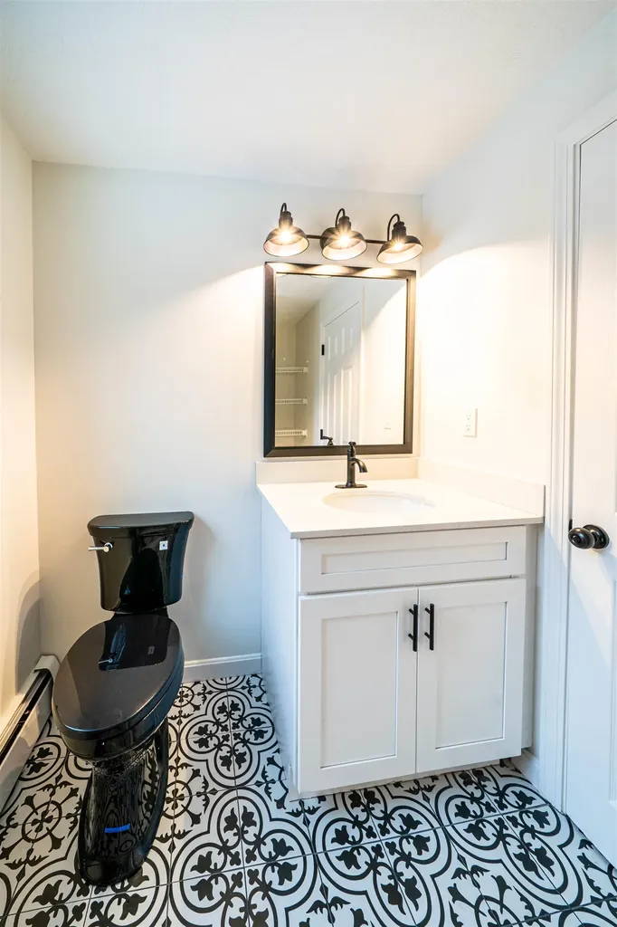 2 Treaty Court Sandown NH 03873