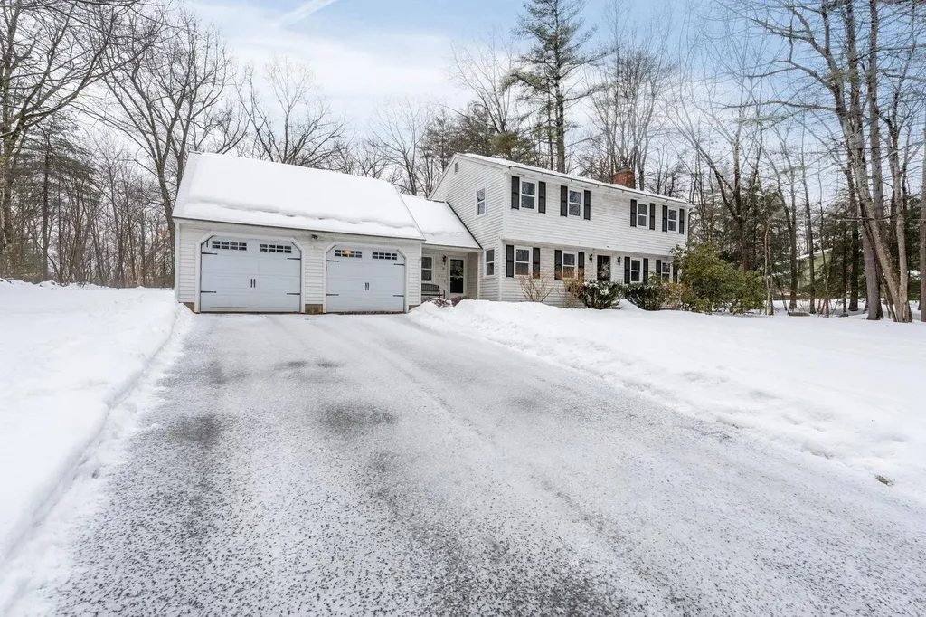 16 Brookview Terrace Bedford NH 03110