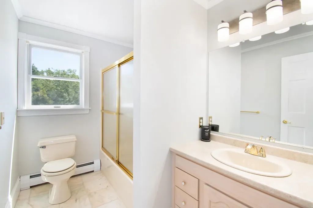 176 Annabessacook Road Winthrop ME 04364-3838