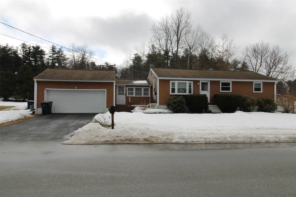 7 Cambridge Road Nashua NH 03062