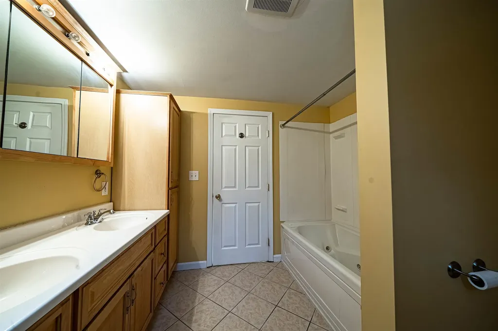 22 Deerfield Court Rochester NH 03868