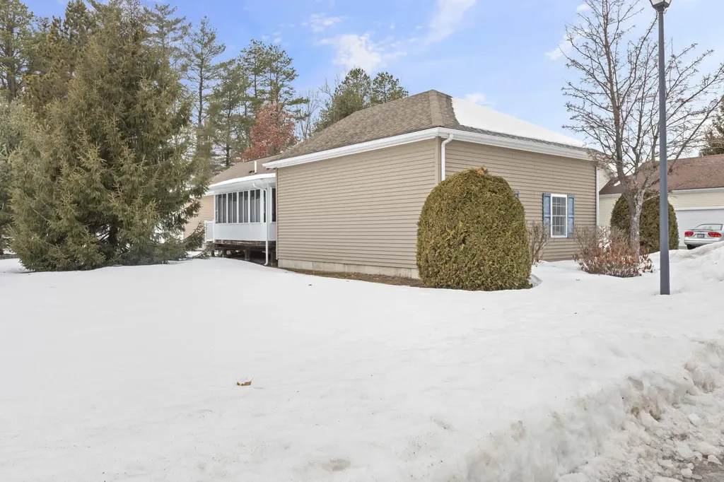 23 Ironwood Circle Hooksett NH 03106