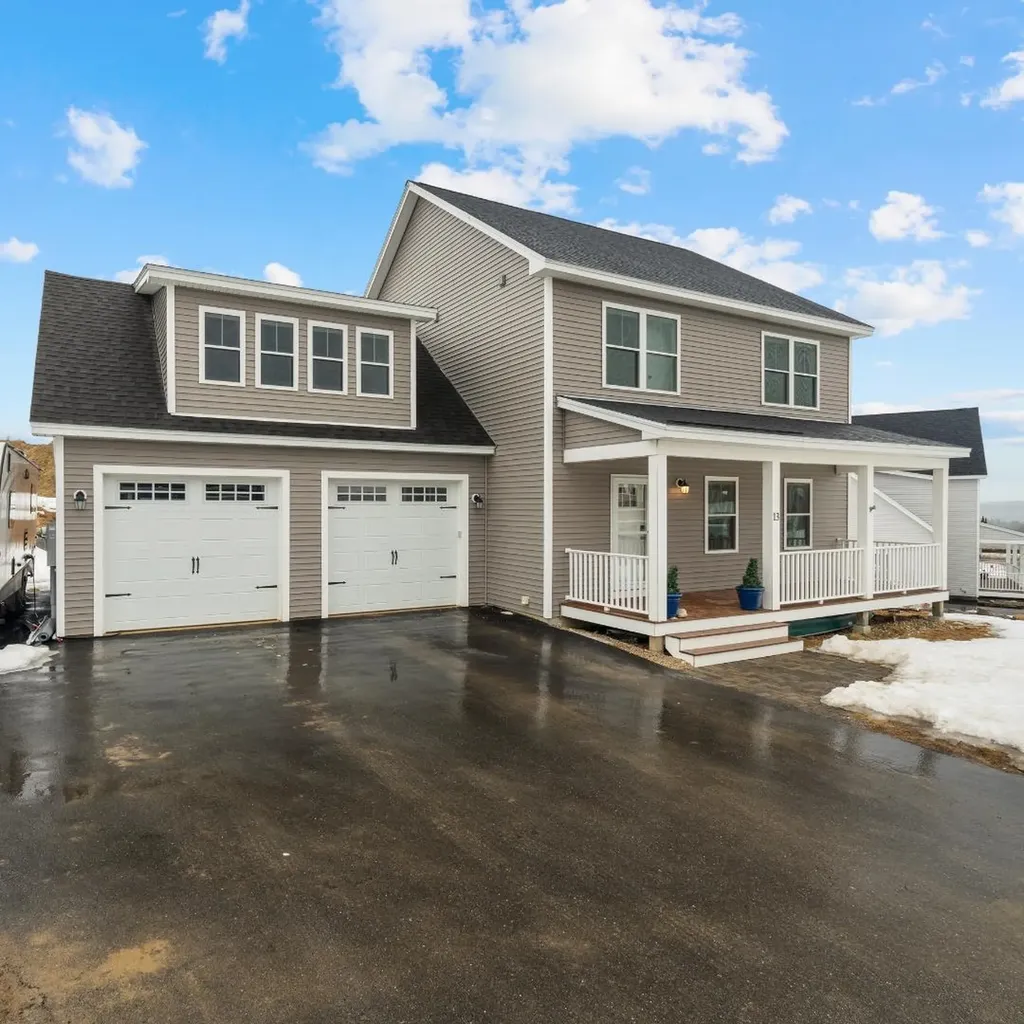 13 Eisenhower Drive Rochester NH 03867