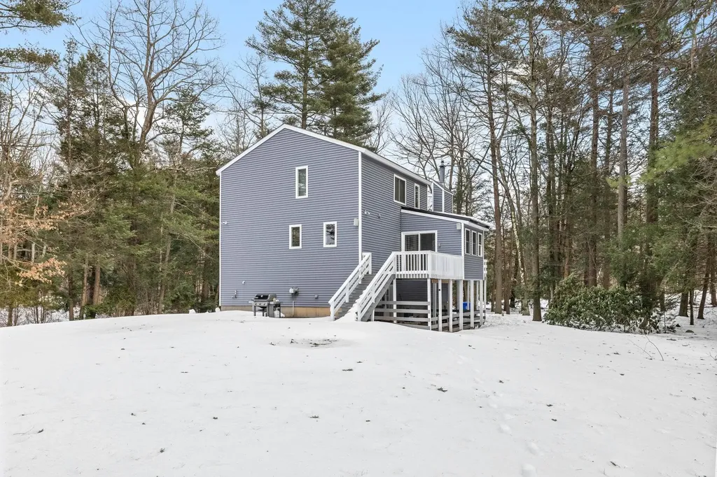 12 Seasons Lane Londonderry NH 03053
