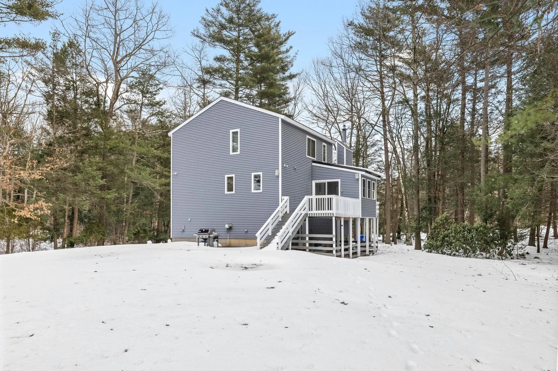 12 Seasons Lane Londonderry NH 03053