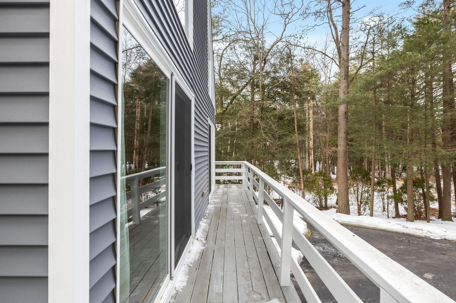 12 Seasons Lane Londonderry NH 03053