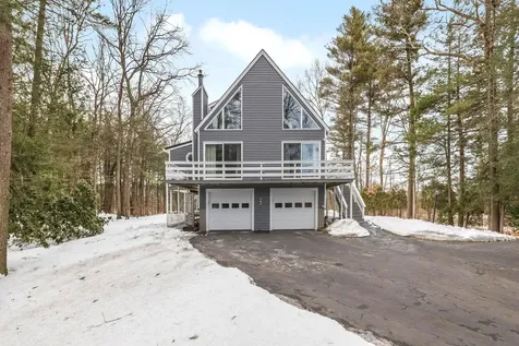 12 Seasons Lane Londonderry NH 03053