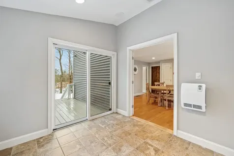 12 Seasons Lane Londonderry NH 03053