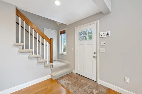 12 Seasons Lane Londonderry NH 03053
