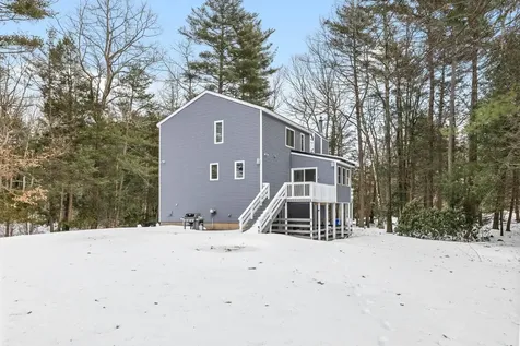 12 Seasons Lane Londonderry NH 03053