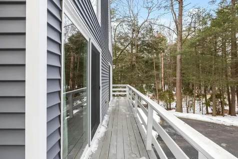12 Seasons Lane Londonderry NH 03053