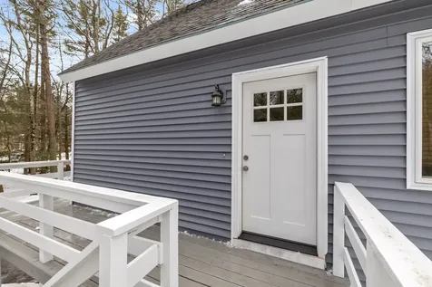 12 Seasons Lane Londonderry NH 03053